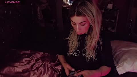 Snapshot of nicole_g0ld_ chatting on 05-15-26, 07:48 Nicole online show from 05-15-26, 07:48