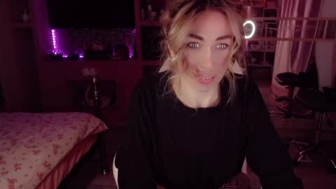Snapshot of nicole_g0ld_ chatting on 05-30-26, 05:37 Nicole online show from 05-30-26, 05:37