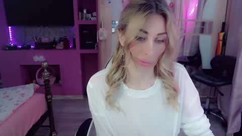 Snapshot of nicole_g0ld_ chatting on 05-31-26, 07:59 Nicole online show from 05-31-26, 07:59