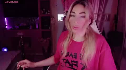 Snapshot of nicole_g0ld_ chatting on 06-13-26, 11:13 Nicole online show from 06-13-26, 11:13