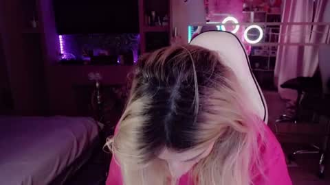 Snapshot of nicole_g0ld_ chatting on 06-16-26, 04:59 Nicole online show from 06-16-26, 04:59