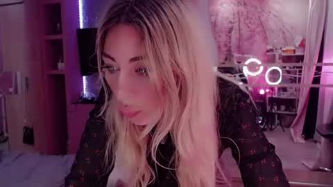 Snapshot of nicole_g0ld_ chatting on 06-20-26, 11:40 Nicole online show from 06-20-26, 11:40