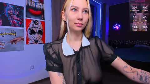 Snapshot of nicole_matt chatting on 02-19-25, 08:52 Nicole online show from 02-19-25, 08:52