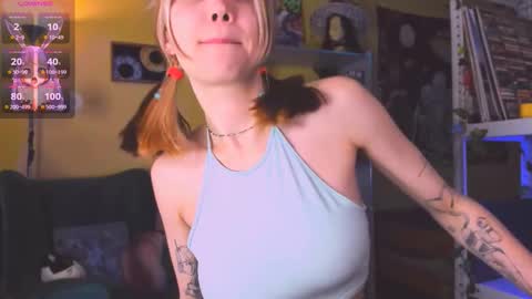 Snapshot of nicole_matt chatting on 10-12-25, 12:31 Nicole online show from 10-12-25, 12:31