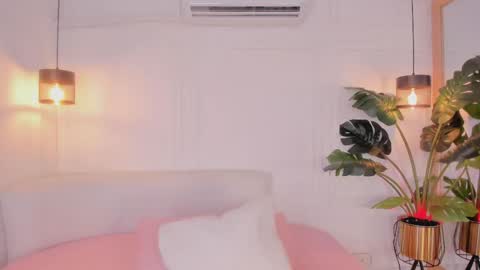 N A T A L I A online show from 04-18-26, 07:51