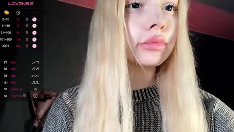 Snapshot of nicole_yo chatting on 01-22-25, 12:16 Mary online show from 01-22-25, 12:16