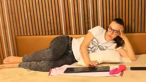 Snapshot of nicoleakg chatting on 09-19-25, 07:21 Nicole AKG online show from 09-19-25, 07:21