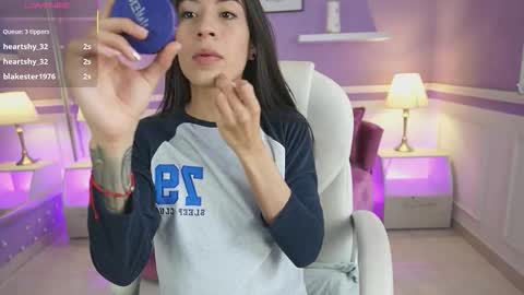 Snapshot of nicolecrawft chatting on 10-06-25, 07:33 Nicole Crawft online show from 10-06-25, 07:33