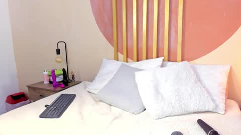 N i c o l e  online show from 02-21-26, 08:10