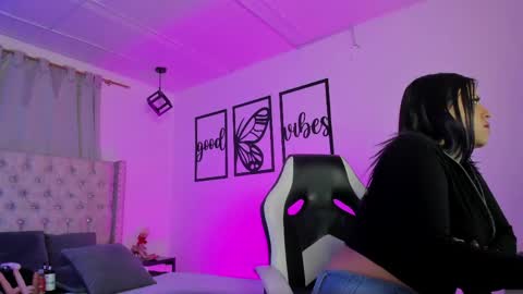 Snapshot of nicolee_millerr chatting on 06-09-26, 12:17 nicolee millerr online show from 06-09-26, 12:17