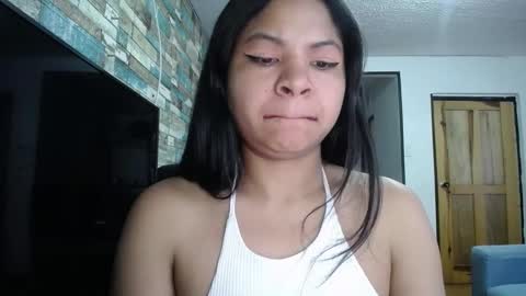 Snapshot of nicoleebon chatting on 09-10-25, 12:38 Nicole online show from 09-10-25, 12:38