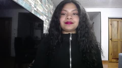 Snapshot of nicoleebon chatting on 09-12-25, 11:37 Nicole online show from 09-12-25, 11:37