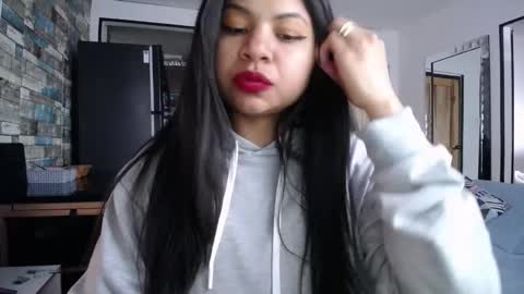 Snapshot of nicoleebon chatting on 10-12-25, 06:29 Nicole online show from 10-12-25, 06:29