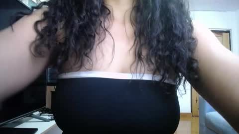 Snapshot of nicoleebon chatting on 10-24-25, 09:44 Nicole online show from 10-24-25, 09:44