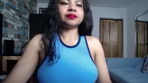 Snapshot of nicoleebon chatting on 10-27-25, 12:31 Nicole online show from 10-27-25, 12:31