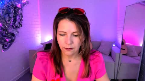 Snapshot of nicolehits chatting on 05-15-26, 01:18 nicolehits online show from 05-15-26, 01:18