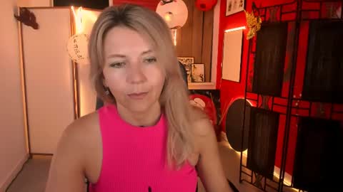 Snapshot of nicolehits chatting on 06-18-26, 09:14 nicolehits online show from 06-18-26, 09:14