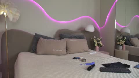 Nicole Space online show from 07-19-26, 03:43