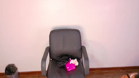 N I C O L E T  online show from 11-28-25, 07:27