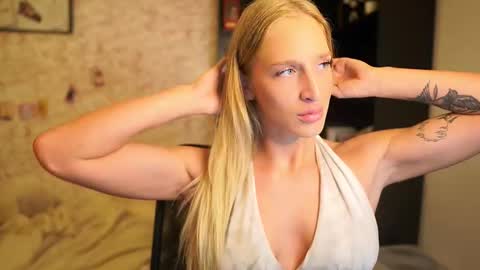 nicolette__shea_ online show from 12-22-25, 03:09