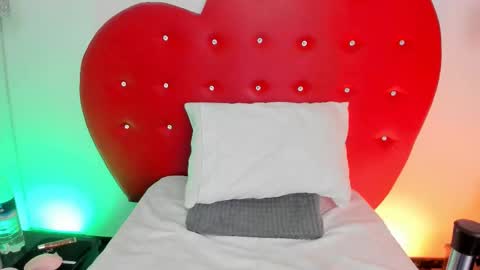 nicolette online show from 11-20-25, 10:04