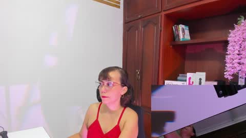Snapshot of nicolettryan chatting on 10-02-25, 12:12 Nicolett Ryan online show from 10-02-25, 12:12