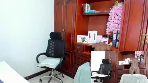Snapshot of nicolettryan chatting on 10-20-25, 12:05 Nicolett Ryan online show from 10-20-25, 12:05