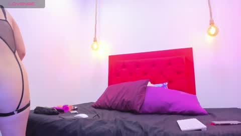 Snapshot of nicoll_valentina chatting on 03-11-25, 02:07 N I C O L L  online show from 03-11-25, 02:07