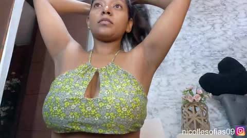 nicolle4 online show from 06-08-26, 04:29