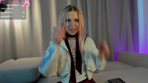 Snapshot of nicollefarrey chatting on 02-17-26, 08:22 Kim online show from 02-17-26, 08:22