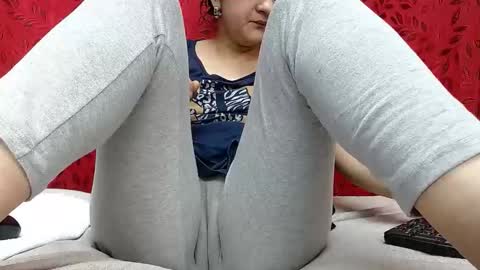 NICOLLE online show from 11-21-25, 09:35