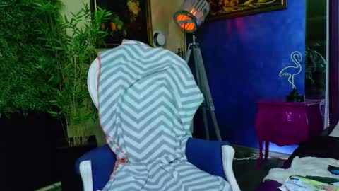 Nicolle online show from 11-03-25, 02:07