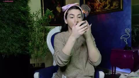 Nicolle online show from 11-22-25, 11:09