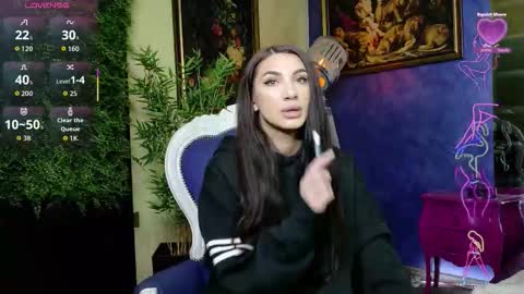 Nicolle online show from 12-02-25, 11:26