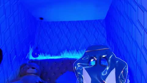 Nicolle Miley online show from 11-28-25, 04:04