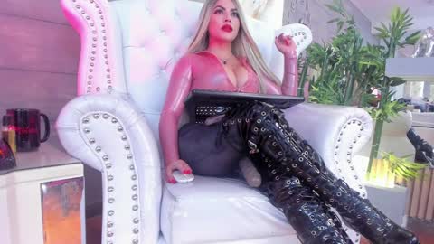 Nicollette Miller online show from 01-04-25, 02:56