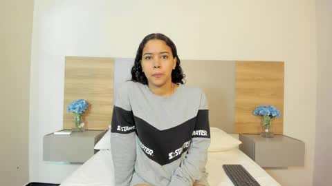 Snapshot of nicollsky chatting on 05-26-26, 11:50 nicollsky online show from 05-26-26, 11:50