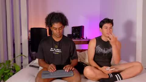 Snapshot of nicoymark1 chatting on 07-27-26, 10:33 Nico y Mark online show from 07-27-26, 10:33