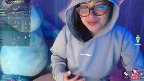 Snapshot of nicte_t chatting on 09-14-25, 01:21 Nic online show from 09-14-25, 01:21