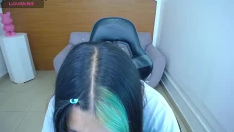 Snapshot of nicte_t chatting on 10-03-25, 08:28 Nic online show from 10-03-25, 08:28