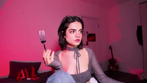 Daisy online show from 12-21-25, 03:52