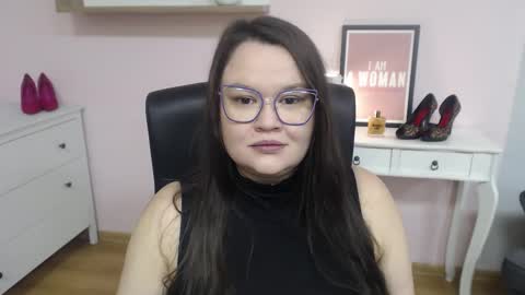 Holly online show from 02-12-26, 06:08