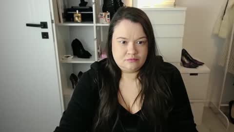 Holly online show from 04-03-26, 04:21