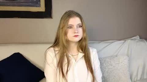 Snapshot of nightsaffron chatting on 11-27-25, 06:59 Azalea online show from 11-27-25, 06:59