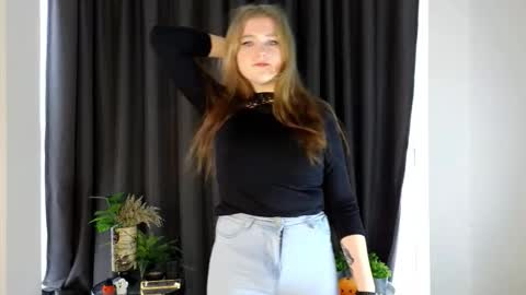 Snapshot of nightsaffron chatting on 12-01-25, 07:35 Azalea online show from 12-01-25, 07:35