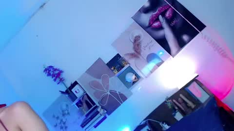 Snapshot of nightwalker28 chatting on 07-20-26, 10:56 Katie online show from 07-20-26, 10:56