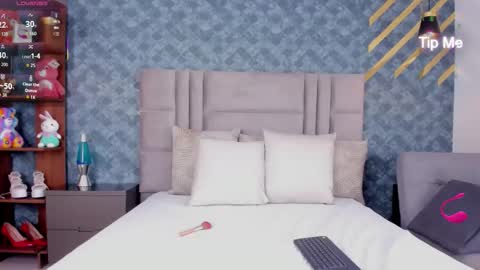 NiiaMoore online show from 11-20-25, 09:14