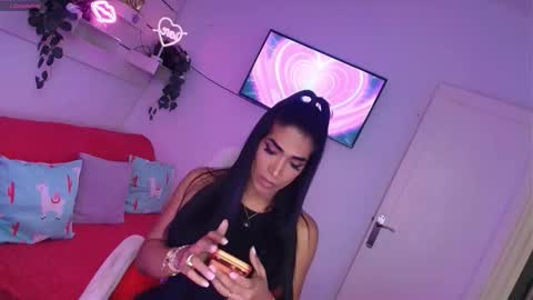 Nicolle Bustamante online show from 01-18-26, 06:34