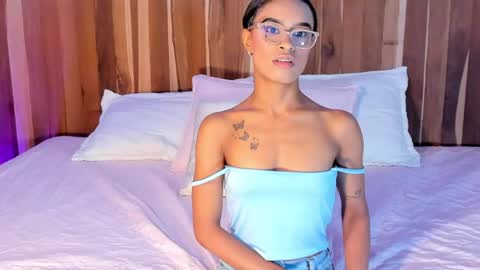 Nicole Leroy online show from 04-23-26, 12:15