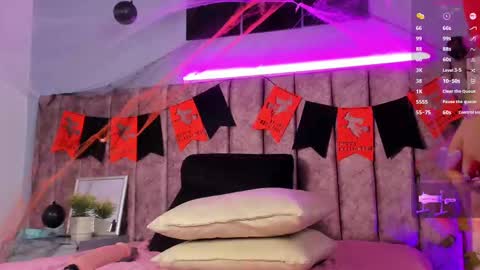 Nicolle  online show from 10-30-25, 08:31